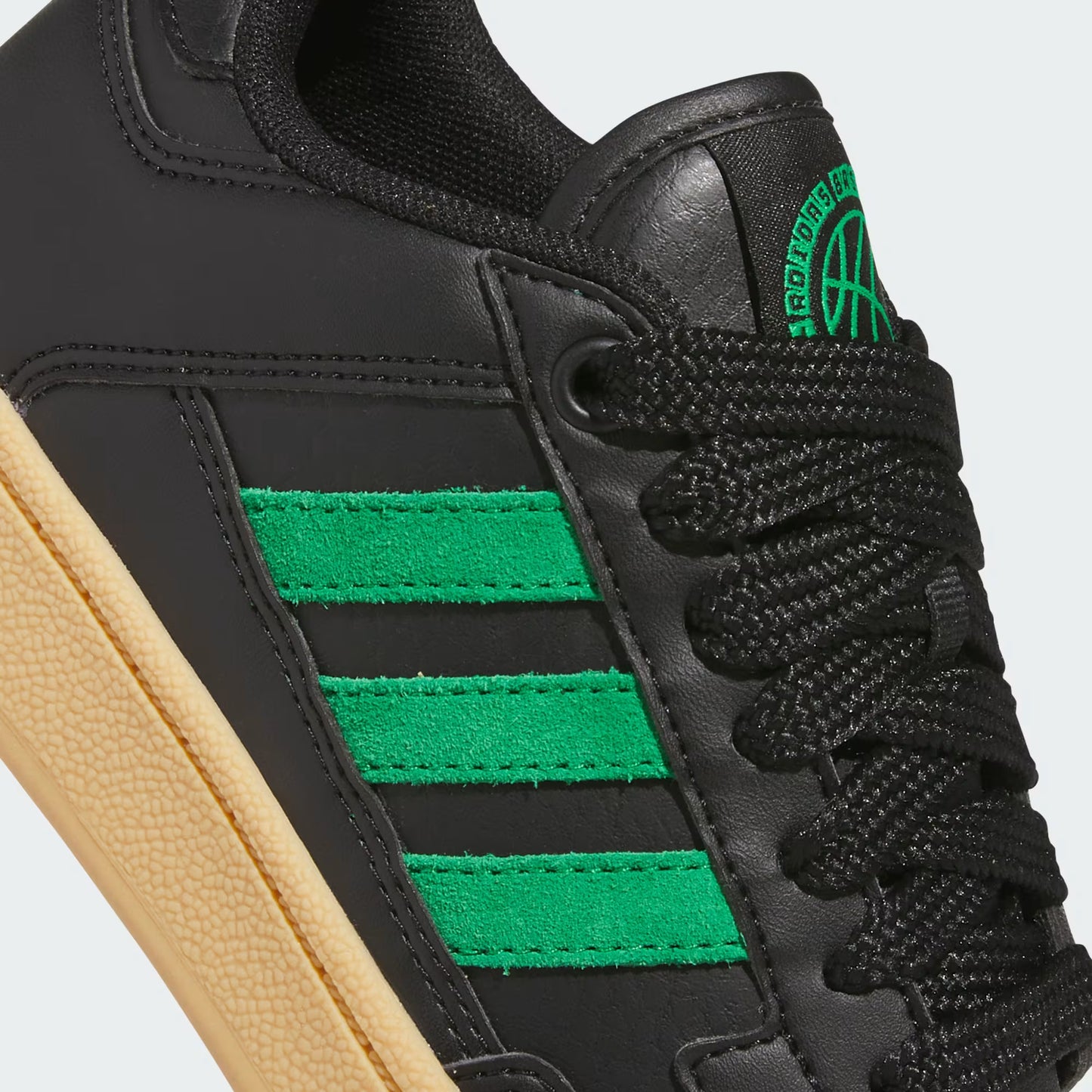Adidas Rapid Court Low.